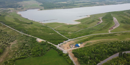 Uzavření vozovky u jezera Milada